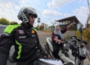 Gaungkan Kamseltibcarlantas, Satlantas Polresta Karawang Bina Etika Berlalu Lintas Pengendara Motor