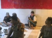 Sambang Satkamling Tengah Malam,Aipda Bambang & Briptu Lutfi Bhabinkamtibmas Ajak Warga Perkuat Keamanan Lingkungan & Sosialisasi Layanan Kepolisian 110