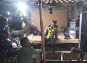 Bhabinkamtibmas Polsek Klari Dampingi Warga Binaan Lakukan Ronda, Jaga Keamanan Bersama