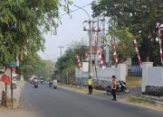 Personil Polsek Tegalwaru Patroli Giat Gatur Lalin Pagi di Depan Kantor Kecamatan Cegah Kemacetan