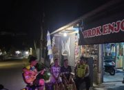 Warga Cirawa Diingatkan Waspada Lingkungan oleh Personil Polsek Tegalwaru Saat Giat Patroli Malam