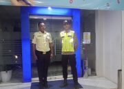 Beri Pesan Waspada Aksi Kejahatan Jadi Pesan Personil Polsek Tegalwaru Sambang Malam di Bank BRI Loji 