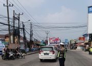 Akhir Pekan Polsek Anyar Pengaturan Lalu Lintas di Jl. Raya Anyar agar Aman dan Lancar
