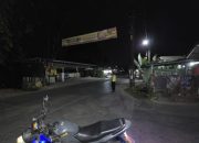 Personil Polsek Tegalwaru Giat Patroli Malam Pelototi Jalan Sepi Loji di Desa Cintalaksana