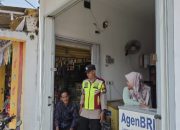 Pastikan BRILink di Loji Aman, Tiga Personil Polsek Tegalwaru Gelar Patroli Siang