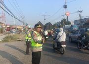Kapolsek Klari Bersama Anggota Melaksanakan Patroli Sapa Pagi Gatur Lalin di Sepanjang Jalan Raya Klari-Kosambi
