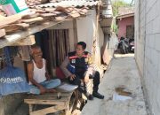 Bhabinkamtibmas Polsek Klari Sambangi Sesepuh Desa Walahar, Perkuat Silaturahmi dan Kamtibmas