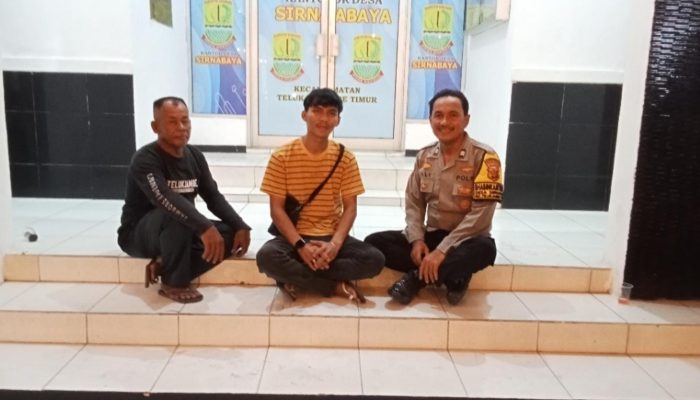 Potret Sinergitas, Bhabinkamtibmas Desa Sirnabaya Laksanakan Sambang Humanis ke Anggota Linmas