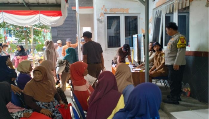 Personel Polisi di Telukjambe Laksanakan Patroli Dialogis, Ajak Mitra Keamanan untuk Jaga Kamtibmas di Graha KIIC