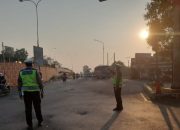 Antisipasi Kemacetan Kendaraan pada Pagi Hari, Satlantas Polresta Karawang Rutin Laksanakan Pengaturan Lalu Lintas