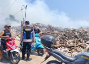 Kolaborasi Bhabinkamtibmas Polsek Klari dan Damkar Karawang Edukasi Warga Desa Belendung Waspada Karhutla
