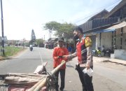 Polsek Telagasari Tingkatkan Kewaspadaan Abu Vulkanik, Personil Bagikan Masker kepada Masyarakat