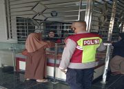 Dialog Humanis Ajak Waspada Jadi Pesan Patroli Siang Personil Polsek Tegalwaru di Toko Mas Loji