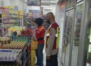 Pastikan Pertokoan di Loji Aman Personil Polsek Tegalwaru Giat Sambang dan Monitoring