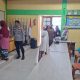 Bhabinkamtibmas Polsek Rangkasbitung Monitoring Penyaluran Bantuan Pangan Berupa Beras di Desa Nameng